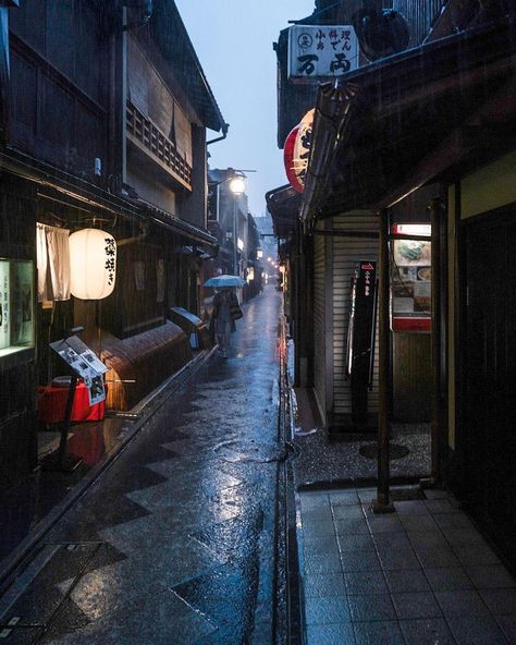 Japanese Street Market, Japan Street Aesthetic, Street Aesthetic, Japan Street, Japanese Street, Street Market, Deja Vu, Stray Dogs, Aesthetically Pleasing