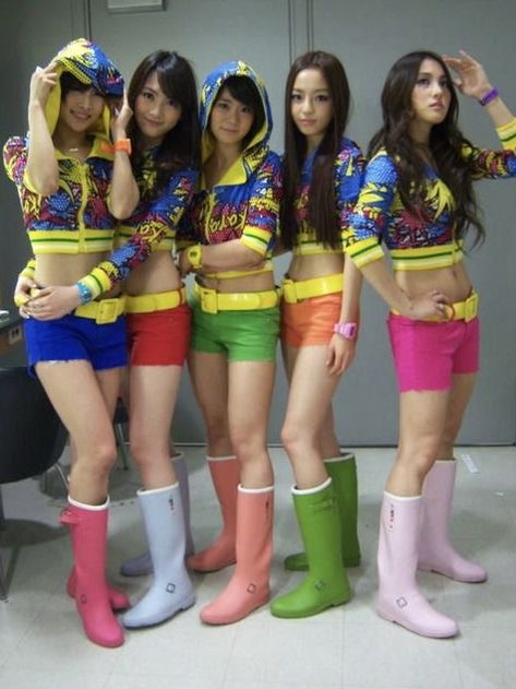 Rainwear Girl, Gyaru Fashion, Beach Bunny, Rubber Boots, Music Fashion, 2000s Fashion, Kpop Outfits, Stage Outfits, Rain Wear