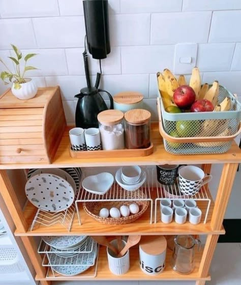 Small Kitchen Cabinet Design, Small Kitchen Cabinets, Casa Country, Small Kitchen Decor, Casa Vintage, Dream Apartment Decor, Kitchen Hacks Organization, Diy Kitchen Storage, Tiny Kitchen