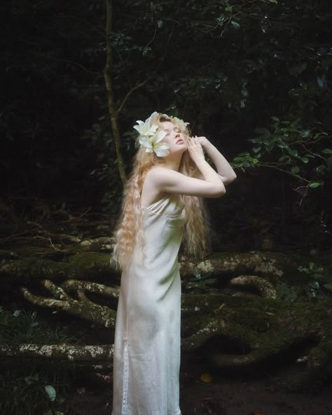 Helaena Targaryen, Ethereal Photography, Fairytale Photoshoot, Fairy Photoshoot, Nature Photoshoot, Ethereal Aesthetic, Mermaid Dreams, Portrait Photos, Fantasy Photography