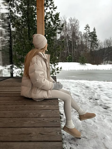 Snow Boots Outfit, Snow Outfits For Women, Ugg Outfits, Winter Outfit Classy, Winter Outfits Snow, Snow Outfits, Adrette Outfits, Winter Travel Outfit, Winter Ootd