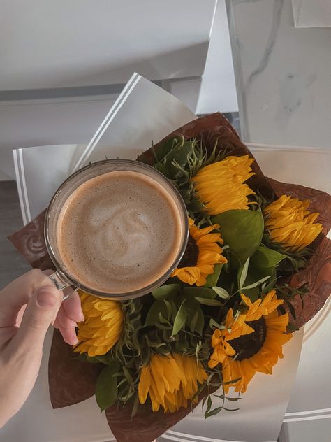 Coffee Morning Aesthetic, Aesthetic Bouquet, Morning Aesthetic, Aesthetic Cottagecore, Cottagecore Aesthetic, Witch Aesthetic, Beauty Art, Fresh Rolls, Aesthetic Wallpapers