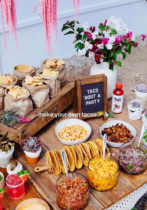 Fancy Taco Bar, Girls Movie Night, Taco Bar Wedding, Things With Friends, Hens Weekend, Taco Bout A Party, Taco Bar Party, Yellow Wedding Colors, Birthday Sleepover Ideas