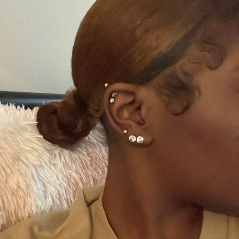 Ear Piercings On Black Women, Cute Piercings Nose, Ear Piercings Black Women, Piercings Black Women, Piercing Inspo Ear, Ear Piercings Black, Pretty Piercings, Double Nose Piercing, Ear Peircings