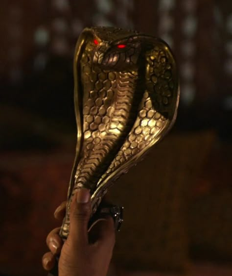 The Serpent Staff is a gold cobra snake-shaped sceptre wielded by the sinister magician Jafar... Gold Snake Aesthetic, Jafar's Staff, Nefera De Nile Aesthetic, Jafar Aesthetic, Cobra Aesthetic, Aladdin Aesthetic, Snake Staff, Arabian Nights Aesthetic, Cobra Snake