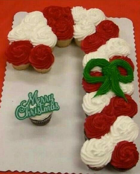 Candy cane cupcake cake! So cute and personalize it with the flavors of your choice! Sweetestcreationfavors@gmail.com Candy Cane Cupcakes, Christmas Cupcakes Recipes, Pull Apart Cupcake Cake, Pull Apart Cake, Pull Apart Cupcakes, Christmas Foods, Christmas Cupcakes, Christmas Cakes, Christmas Cooking