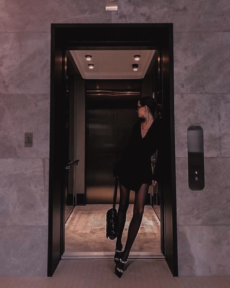 Dingy Aesthetic, Elevator Photoshoot, Elevator Selfie, Woman In Suit, Honeymoon Photos, Black And White Photo Wall, Lawyer Fashion, Yennefer Of Vengerberg, Feed Insta