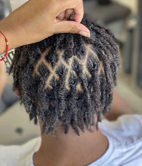 Dreadlock Parting Styles, Diamond Dreadlock Parting, Starter Locs Diamond Parts, Diamond Part Starter Locs, Different Loc Parts, Diamond Loc Parts, Diamond Part Loc Styles, Locs With Diamond Parts, Interlocking Locs Styles