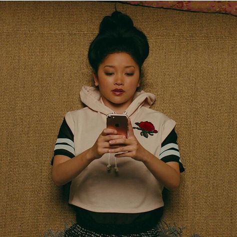 Scrolling Through Phone, Scrolling On Phone, John Ambrose Mcclaren, Wallpapers Notebook, John Ambrose, Jordan Fischer, Lara Jean Covey, Jordan Fisher, Peter Kavinsky