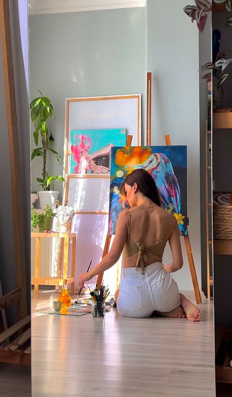 Photoshoot With Paintings, Professional Photography Aesthetic, Artist Gallery Opening Outfit, Painting Vision Board, Successful Artist Aesthetic, Painting Class Aesthetic, Making Art Aesthetic, Artist Life Aesthetic, Instagram Photo Inspiration At Home