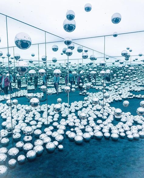 Yayoi Kusama's Infinity Mirrored Room - Let's Survive Forever⁠ ✨⁠ .⁠ .⁠ .⁠ #artmuseum #artmuseums #artofig #artistsofig #artphotos… Infinity Mirror Installation, Mirrored Room, Infinity Mirror Room, Infinity Room, Mirror Installation, Infinity Mirror, Concrete Art, Yayoi Kusama, The Little Prince