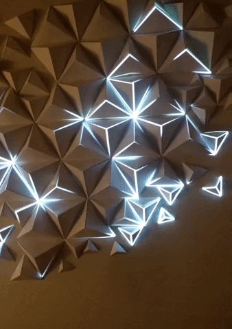 Tutorial: Origami and projection mapping – Studio Joanie Lemercier Project Mapping Design, Interactive Wall Art, Origami Light, Project Mapping, Studio Wall Decor, Origami Lights, Diy Sculpture, 3d Projection Mapping, Projection Design