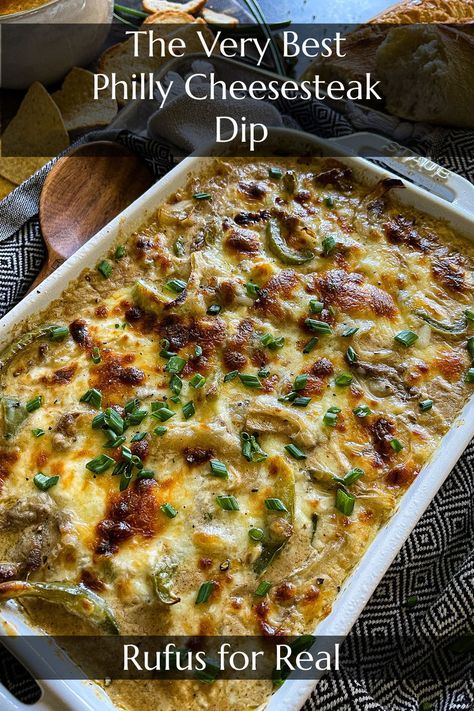 philly cheesesteak dip in a baking dish and garnished with chips and crusty bread for dipping Philly Dip, Philly Cheesesteak Dip, Homemade Philly Cheesesteak, Cheesesteak Dip, Vegan Philly Cheesesteak, Philly Cheese Steak Dip, Best Philly Cheesesteak, Chicken Philly, Philly Steak