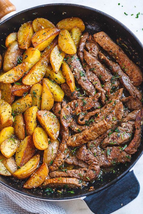 Garlic Butter Steak and Potatoes Skillet - #eatwell101 #recipe This easy one-pan recipe is SO simple, and SO flavorful. The best steak and potatoes you'll ever have! #Garlic #Butter #Steak and #Potatoes #Skilletrecipe #onepan - #recipe by #eatwell101 Onepan Recipe, Steak And Potatoes Skillet, Garlic Butter Steak And Potatoes, Butter Steak And Potatoes, Cooking Healthy Dinner, Potatoes Skillet, Steak And Potatoes, Skillet Dinner Recipes, The Best Steak