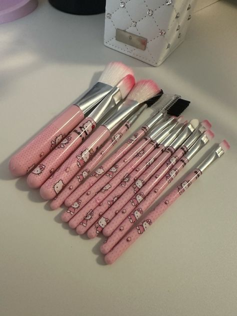 Sanrio Makeup Brushes, Hello Kitty Makeup Brushes, Hello Kitty Makeup Products, Hello Kitty Makeup Look, Makeup Brushes Aesthetic, Cute Makeup Products, Cute Makeup Brushes, Kitty Makeup, Hello Kitty Gifts