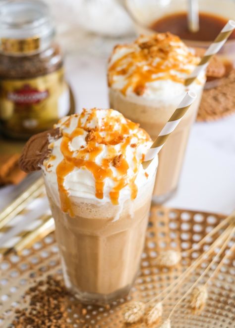 Caramel Drink, Caramel Iced Coffee Recipe, Caramel Iced Coffee, Caramel Frappe, Caramel Drinks, Iced Coffee Recipe, Iced Drinks Recipes, Frappuccino Recipe, Caramel Mocha