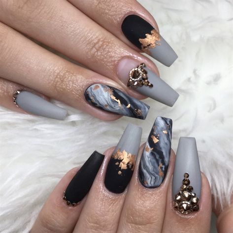 Day 233: Marble and Foil Nail Art - - NAILS Magazine Foil Nail Art, Stiletto Nail Art, Marble Nail Art, Super Nails, Thanksgiving Nails, Odaiba, Foil Nails, Coffin Nails Designs, Nails Magazine