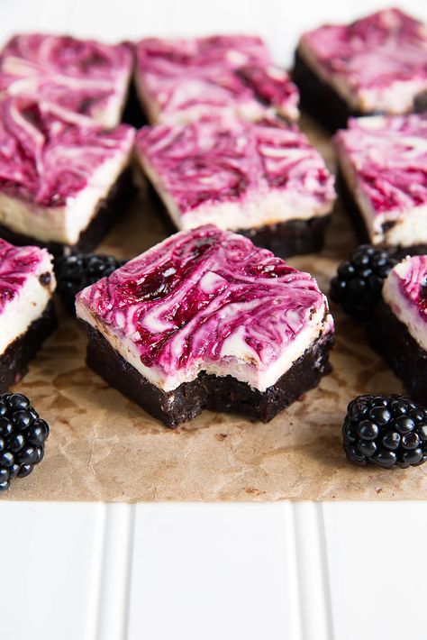 Blackberry cheesecake brownies Cheesecake Brownies Recipe, Blackberry Cheesecake, Resep Brownies, Broma Bakery, Blackberry Recipes, Diy Easy Recipes, Travel Movies, Slow Cooker Desserts, Brownie Desserts