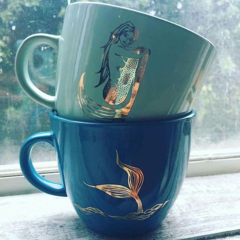 Mermaid mugs Mermaid Designs, Gold Decal, Mermaid Mugs, Mermaid Life, Cute Mugs, Coffee Addict, Cups And Mugs, Mug Cup, Tea Mugs