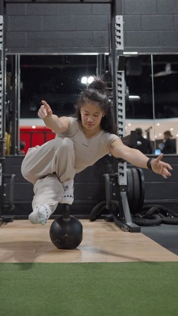 TAYLOR | CALISTHENICS & MOBILITY on Instagram: "MOBILITY MONDAY KB Dragon Pistol Squat - tag someone who should try this 👀 @vqfit | Restore Collection, link in bio 🤍 #reels #explorepage #trending #mobility #sctop10 #pistolsquat #vqfit" Calisthenics Girl Aesthetic, Calestenics Aesthetic Women, Calisthenics Women Aesthetic, Woman Calisthenics, Calisthenics Aesthetics Women, Calestenics Aesthetic, Calisthenics Girl, Calisthenics Mobility, Dragon Squat