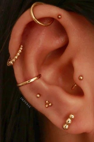 Dainty Helix Earrings, Couch Ear Piercing, Decorated Ears Piercings, Peircings Women Ear, Ear Piercing Inspo Simple, Piercing Ear Chart, Pierced Ears Aesthetic, Lots Of Ear Piercings, Peircings Earring Ideas