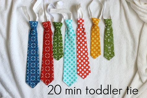 DIY tie for boys - #tutorial found here http://imsharingthewealth.blogspot.com/2011/09/little-boy-tie-tutorial.html Diy Tie, Diy Toddler, Boys Ties, Tie Pattern, Baby Diy, Diy Couture, Baby Crafts, Learn To Sew, Sewing For Kids