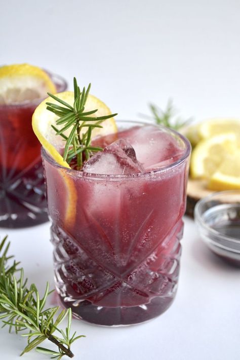 Elderberry Cocktail, Keto Syrup, Elderberry Juice, Elderberry Recipes, Syrup Recipes, Keto Blueberry, Blueberry Syrup, Bourbon Drinks, Homemade Syrup