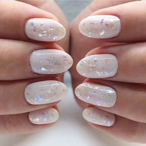 white sparkly nails Ombre Sparkly Nails, White Glitter Acrylic Nails, Nails For Long Nails, Short Nails White, Acrylic Nails With Glitter, White Sparkly Nails, White Sparkle Nails, Glitter Acrylic Nails, Sparkly Acrylic Nails