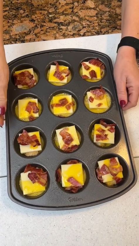 Tater Tot Breakfast, Breakfast Bites, Muffin Tin Recipes, Egg Breakfast, Breakfast Items, Breakfast Recipes Casserole, Breakfast Time, Breakfast Brunch Recipes, Breakfast Casserole