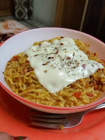 Maggi Aesthetic, Maggi Snap, Cheese Maggi Recipe, Cheesy Maggi, Maggie Recipes, Cheese Maggi, Maggi Noodles, Maggi Recipes, Food Snap