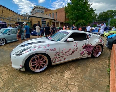 Car Tuning Ideas, 2000s Cars, Nissan 350z Custom, Cars Customized, Y2k Cars, Modded Cars, Cars Black, Tuned Cars, Cars Interior