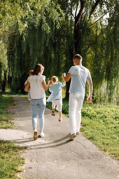 Happy Family Aesthetic Photography, Family Photos In Park, Family Photo Reference, Happy Family Aesthetic, Family In Garden, Happy Family Photography, Light Blue Clothes, People In Park, Family In Nature