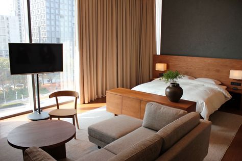 Muji Hotel, Japanese Style Interior, People Architecture, Hotel Bedroom Design, Muji Home, Condo Bedroom, Hotel Business, Hotel Room Design, Japanese Interior Design