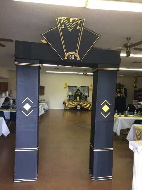 Bugsy Malone Themed Party, Elegant Great Gatsby Party, Great Gatsby Entrance Decor, 1920s Prom Theme, Great Gatsby Party Decorations Diy, Gatsby Entrance, Great Gatsby Decorations, Gatsby Decor, Great Gatsby Party Decorations