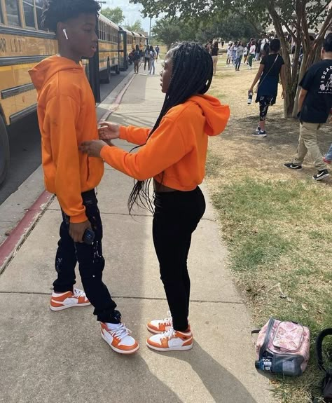 Black Highschool Couple Aesthetic, Buff Boyfriend Aesthetic, Black Couples Goals Photos, Cute Black Couple Photos, Me And Bae Mood Video Arch, Matching Couple Outfit, Girlfriend And Boyfriend Goals, Matching Outfits Best Friend, Couple Matching Outfits