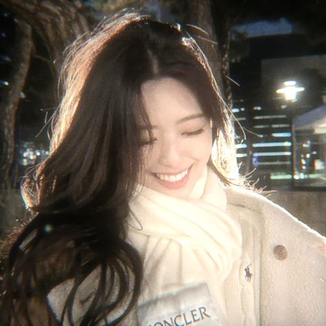 #itzy #yuna #color #filter #beautiful #love #photo #icon Yuna Itzy Icons Aesthetic, Yuna Smile, Yuna Aesthetic Icons, Yuna Icons Itzy, Itzy Yuna Aesthetic, Itzy Aesthetic Icons, Yuna Pfp, Itzy Yuna Icons, Yuna Itzy Icons