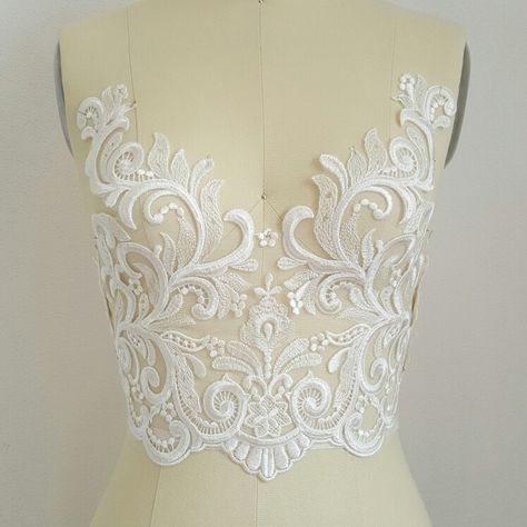 Look at this beauty 😍 cut out of this lace fabric 😍😍😍 Bodice Ideas, Lace Diy, Tambour Embroidery, Bridal Lace Fabric, Couture Embroidery, Alencon Lace, Embroidered Wedding, Wedding Lace, Beaded Applique