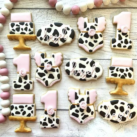 First Rodeo Cookies Girl, Rodeo Cookies Decorated, 1st Rodeo Cookies, First Rodeo Girl Birthday, First Rodeo Cookies, Rodeo Cookies, Birthday Cookies Decorated, 1st Rodeo, Rodeo Girls