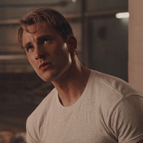 Steve Rogers Aesthetic, Captain America Aesthetic, Hot British Actors, Steven Rogers, Captain Rogers, Steven Grant Rogers, Avengers 2012, Marvel Facts, Erwin Smith