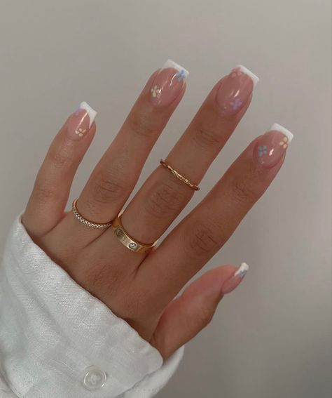 Summer French Tips Short, Flowers And French Tip Nails, Summer Gel Nails Ideas Short French Tip, Mom Nails Acrylic, Spring Nail Sets Short, Square French Tip Nails With Design, Simple Summer Nails Square, Gel Polish Natural Nails, Spring Nails2023