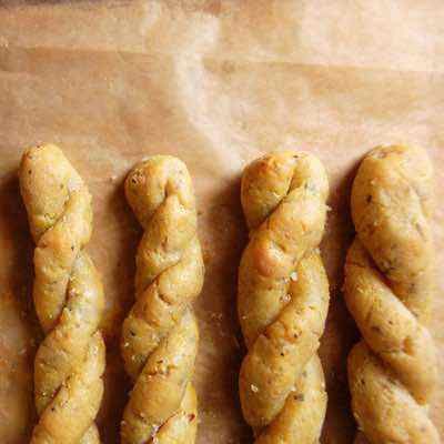 Whole 30 Garlic Bread, Almond Flour Bread Sticks, Almond Flour Breadsticks, Paleo Breadsticks, Gf Breadsticks, Bread Braids, Gf Dough, Breadstick Recipe, Garlic Breadsticks Recipe