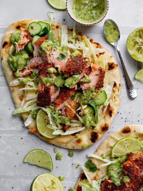 This grilled salmon is incredible! Blackened grilled salmon served with a lime slaw on top of bubbly grilled naan bread. Best meal ever! Salmon Blackened, Pane Naan, Lime Slaw, 2023 Recipes, Summer Meals, Cookout Food, Naan Bread, Deilig Mat, Grilled Salmon