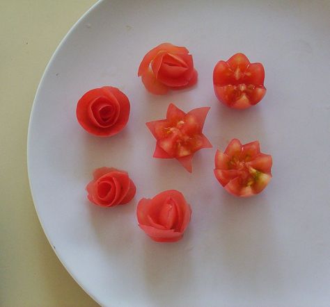 There's more that one way to make tomato roses! Edible Roses, Amazing Food Art, Edible Flowers, Amazing Food, Fruits And Vegetables, Food Art, Art Ideas, Special Occasion, Favorite Recipes