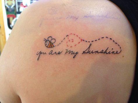 Bee Tattoo in her Great Grandma Bea's hand writing. Ladybug And Bumblebee Tattoo, Mom And Daughter Bee Tattoos, Bumblebee Tattoo, Grandparents Tattoo, Grandma Tattoos, Shoulder Tats, Bumble Bee Tattoo, Forever Tattoo, Framed Tattoo