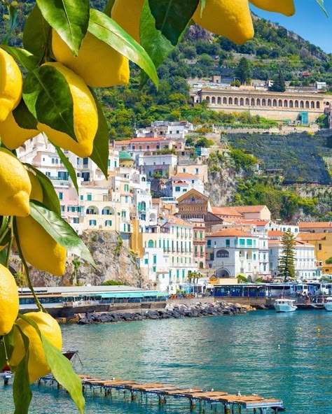 Almafi Coast Italy, Limoncello Cocktail, Italy Coast, Italian Summer Aesthetic, Italy Vibes, Italian Aesthetic, Ibiza Spain, Positano Italy, Italy Summer