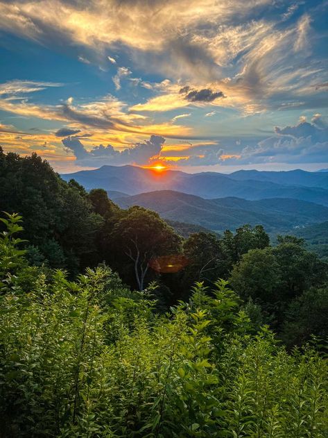 Blue Ridge Mountains Virginia, Mountain Summer, North Carolina Vacations, Banner Elk, Happy Navratri Images, Vision Quest, Nc Mountains, Mountain Sunset, Wild Adventures