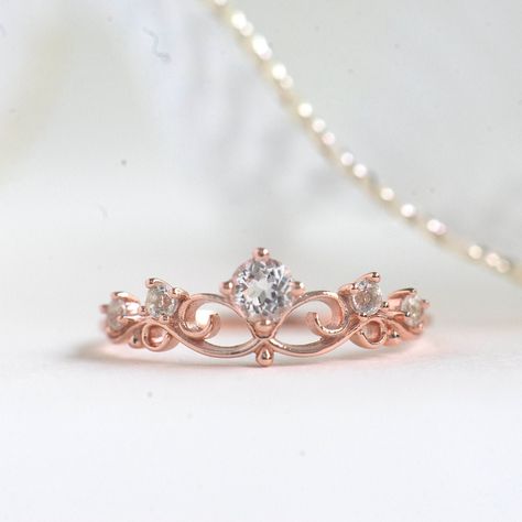 Princess Tiara Ring, Quinceanera Jewelry, Crown Engagement Ring, Cute Promise Rings, Crown Ring Princess, Aesthetic Jewellery, Rose Gold Crown, Queen Rings, Dainty Diamond Ring