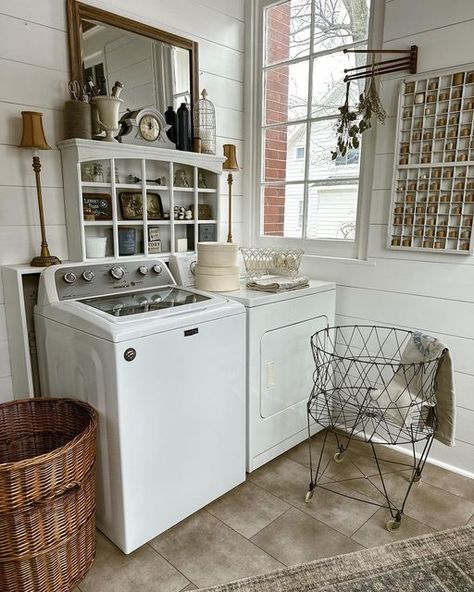 Aestethic Laundry Room, Cozy Laundry Room Aesthetic, Old Farmhouse Laundry Room, Old House Laundry Room, Cottage Core Laundry Room, Cottagecore Laundry Room, Aesthetic Laundry Room, Laundry Room Aesthetic, Old Laundry Room