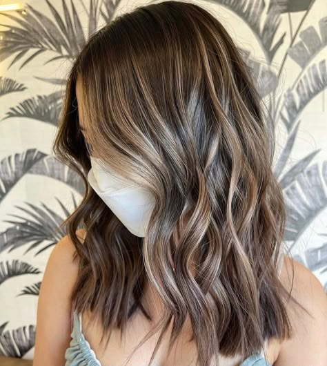 Cooboard ™ on Instagram: “Partial balayage + shadow root = the most perfect low maintenance look! Color by @lucidhairlab” Low Dimensional Brunette, Balayage Blended Roots, Rooty Balayage Brunette, Low Maintenance Baylage Brunette, Shadow Roots Hair Brunette To Caramel, Shadow Root Brown Hair, Low Contrast Balayage, Low Matienence Hair Color, Blonde Root Shadow Balayage