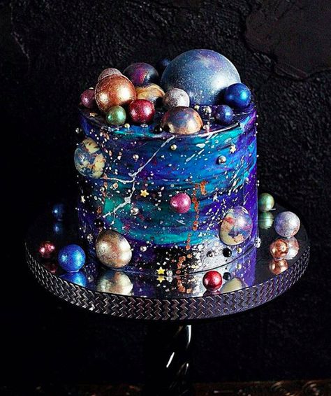 Galaxy Cake Ideas, Gökkuşaği Pasta, Hand Painted Wedding Cake, Red Birthday Cakes, Painted Wedding Cake, Galaxy Wedding, Galaxy Cake, Hand Painted Wedding, Marble Cake